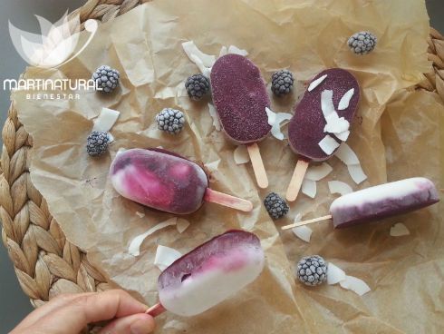 Heladitos de moras y remolacha con coco